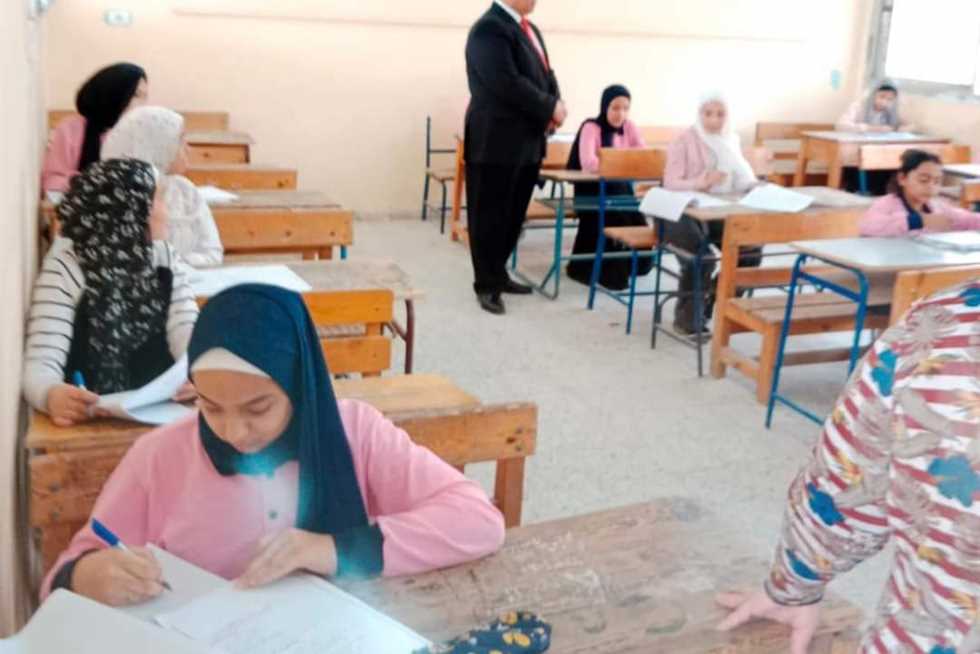 ” ملاحق 2ع ” جدول امتحانات الدور الثاني الصف الثاني الاعدادي 2024 الملاحق للعام والمهني