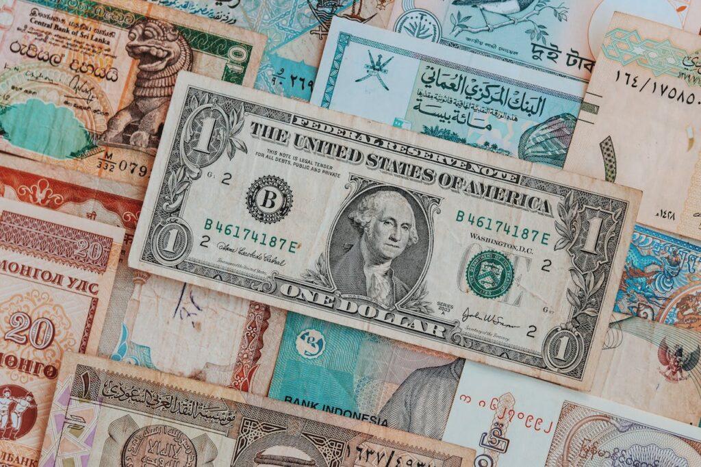العملة الخضراء .. أسعار العملات اليوم الاربعاء 29 مايو 2024 داخل البنوك المصرية والسوق السوداء