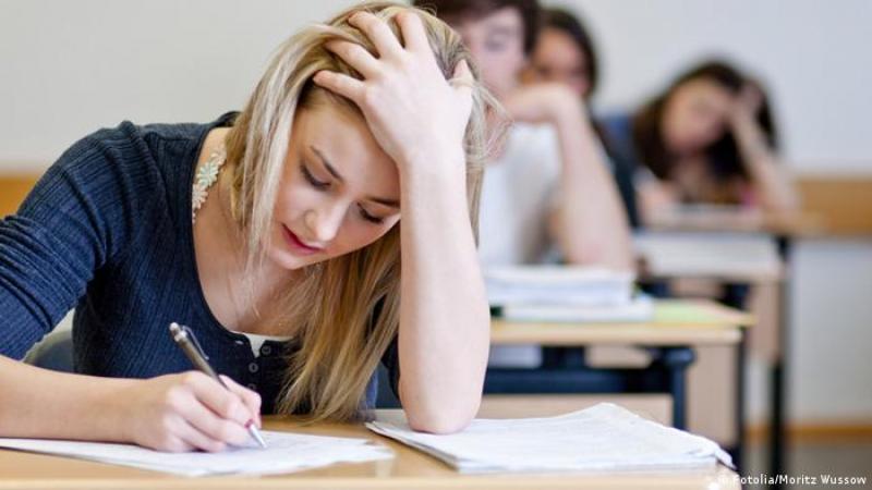 تعرف على طريقة حساب درجات أولى ثانوي 2024 لجميع المواد الدراسية