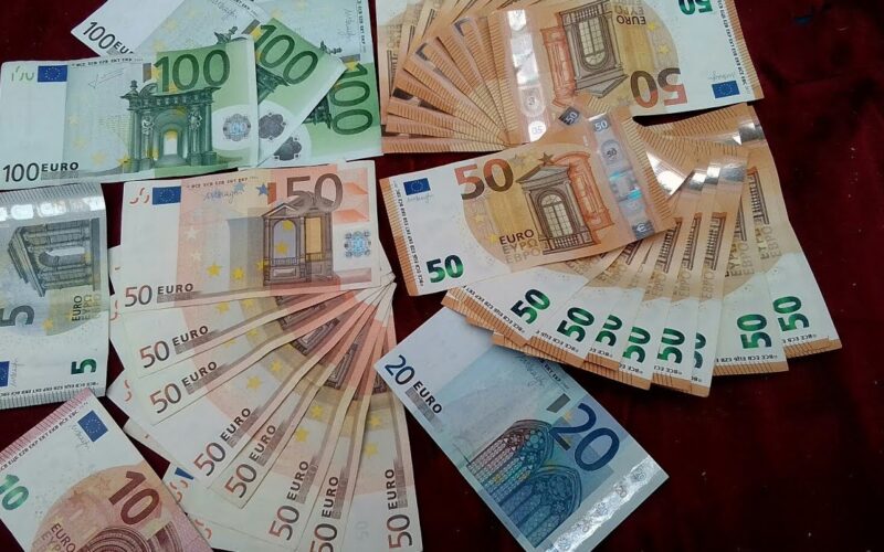 سعر اليورو اليوم الأثنين 3 يونيو 2024 في البنوك المصرية والصرافة
