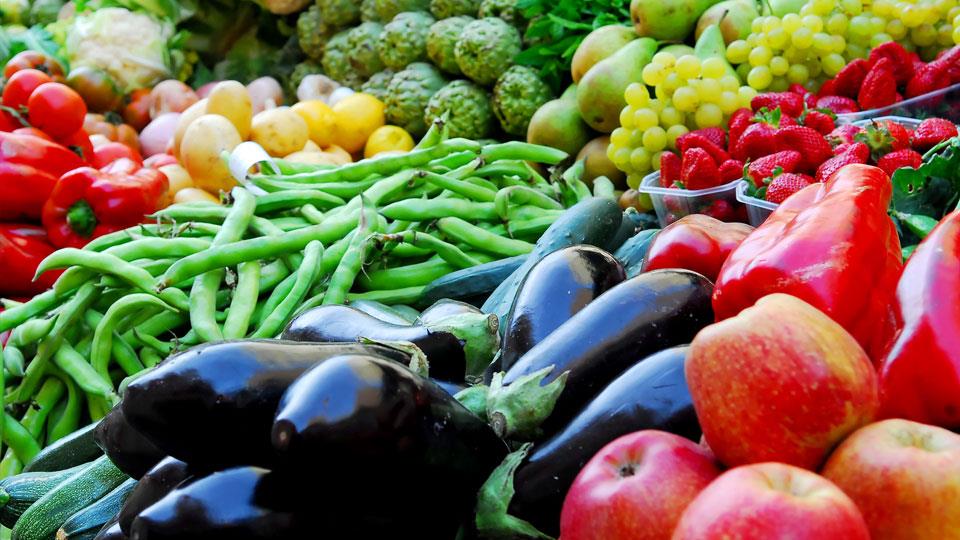 “اليوسفي بكام”….اسعار الخضروات والفاكهة اليوم السبت 8 يونيو 2024 في سوق العبور