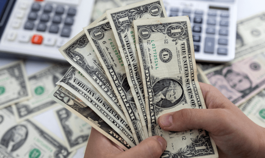 “الأخـضر بـيـنـزل” سعر الدولار اليوم الاثنين 17 يونيو 2024 في السوق السوداء والبنوك المصرية