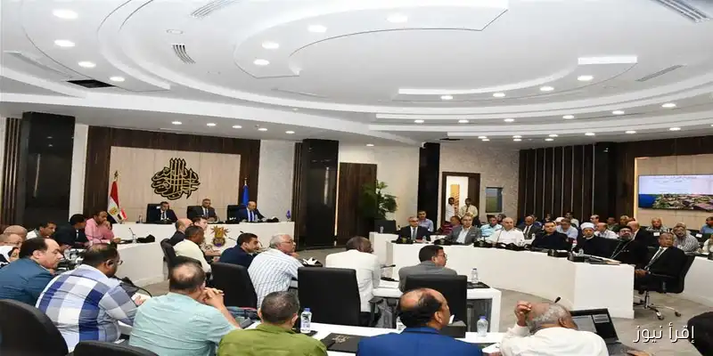 محافظ أسوان يعلن عن تخفيضات تصل إلى 30% على المستلزمات المدرسية في معارض «أهلاً مدارس»
