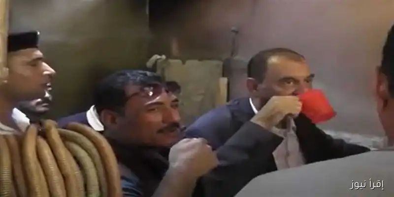 محافظ سوهاج يتناول مياه المجاري أمام المواطنين: شاهدوا الفيديو!