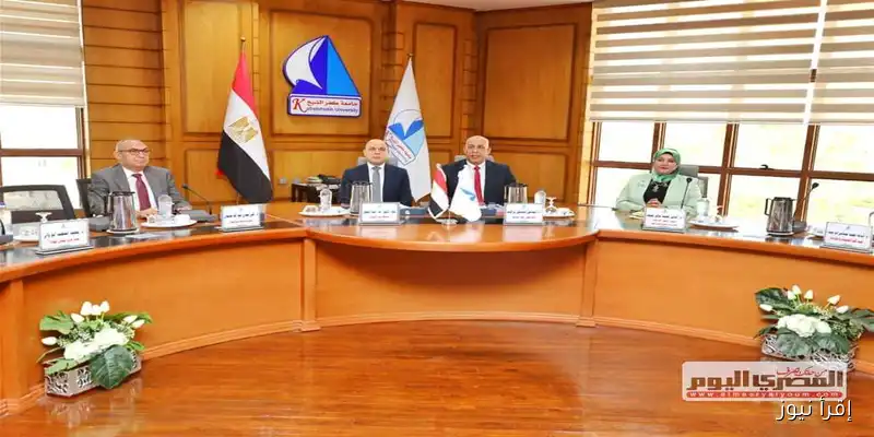 محافظ كفر الشيخ يناقش مشروعات تنموية وخدمية جديدة خلال اجتماع مجلس الجامعة
