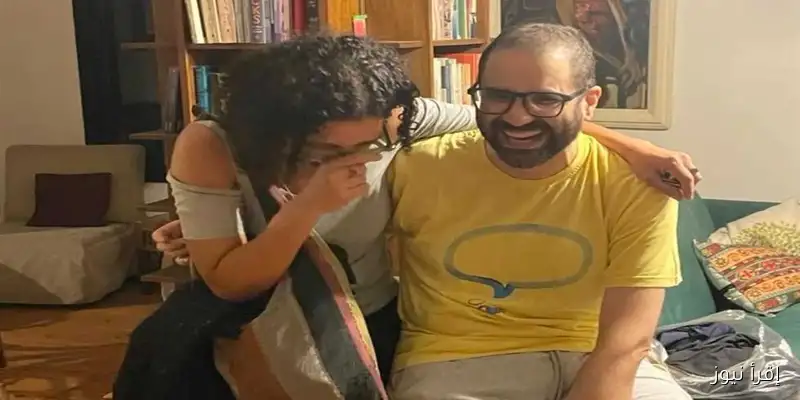 أول لقطات لعلاء عبد الفتاح بعد العفو الرئاسي: لحظات خاصة داخل منزله