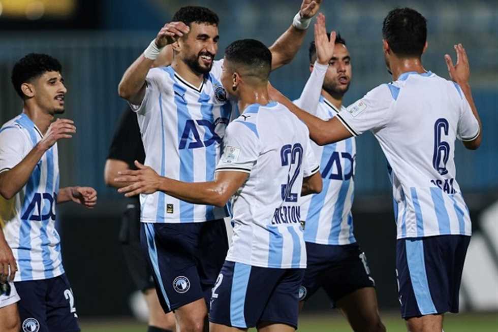 استمتع بمشاهدة مباراة بيراميدز والأهلي بث مباشر مجانًا على قناة فيفا بلس – تفاصيل المعلق وموعد المباراة!