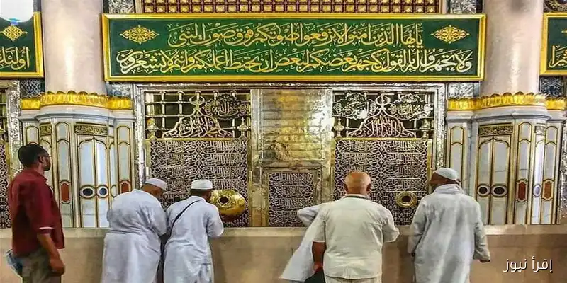 الصلاة على النبي: نور يضيء القلوب ويشرح الصدور، وفضلها لا يُحصى