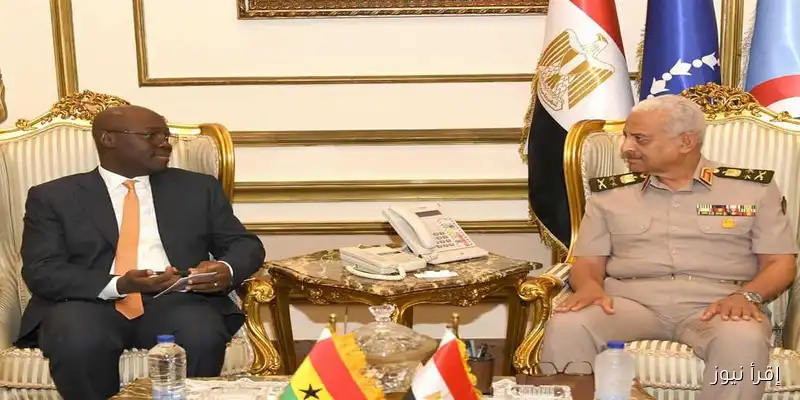 الفريق أول عبد المجيد صقر يجتمع مع وزير المالية والتخطيط الاقتصادي والقائم بأعمال وزير الدفاع في غانا لتعزيز التعاون الثنائي