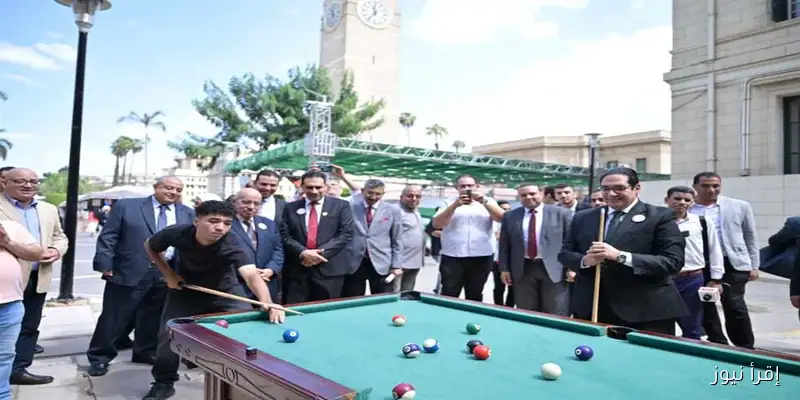 رئيس جامعة القاهرة يطلق العام الدراسي الجديد بتحية العلم ويستعرض معارض الأنشطة الطلابية