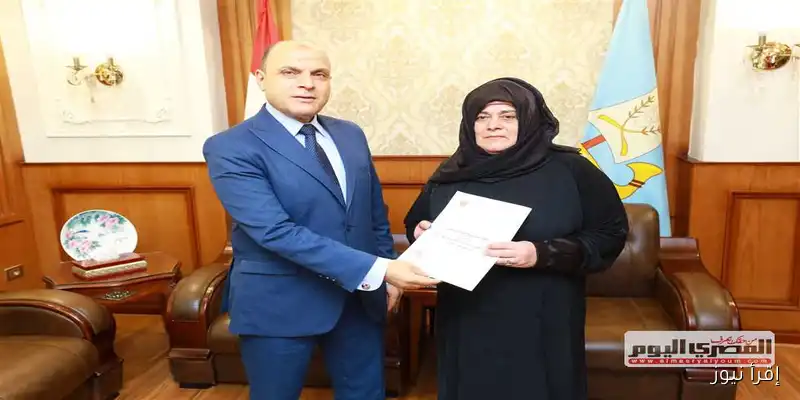 محافظ كفر الشيخ يُسلم 9 عقود لتقنين أراضي الدولة للمواطنين المستفيدين: خطوة جديدة نحو تنظيم الملكية العقارية