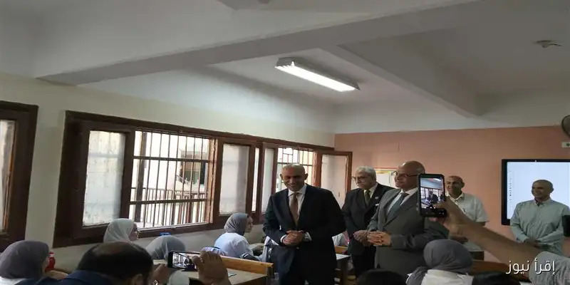 وزير التربية والتعليم يفاجئ طلاب مدرسة ثانوية في بنها في أول يوم دراسي: تحديات واهتمامات جديدة
