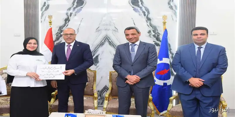 وزير العمل ومحافظ السويس يقدمان 81 عقد عمل للشباب، منها 31 فرصة مخصصة لذوي الهمم
