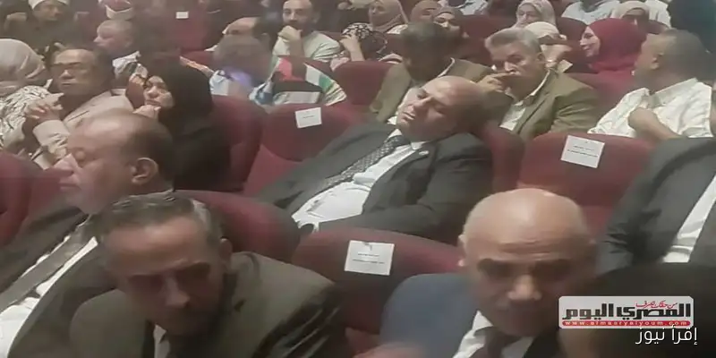 وكيل تعليم قنا يوضح سبب ظهوره نائمًا في صورة: كنت أفكر في ملفات هامة